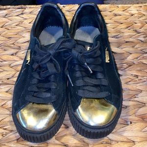Woman’s Puma creeper metallic Toe sneakers